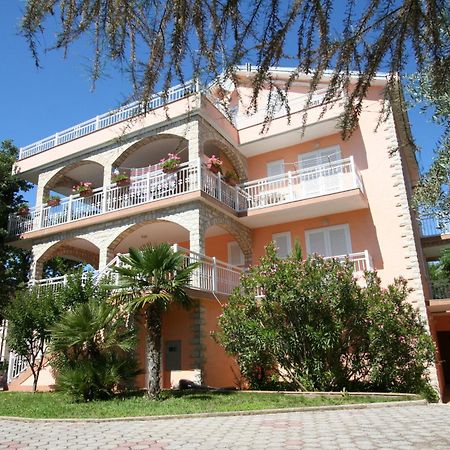 Apartments And Rooms Njivice Ngoại thất bức ảnh