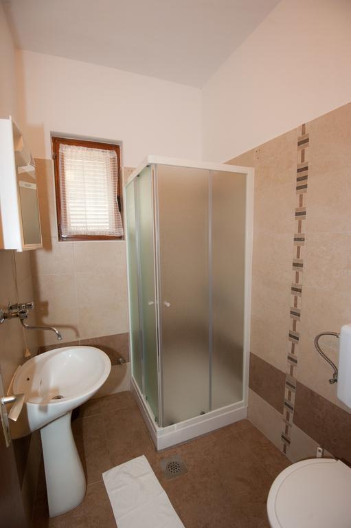 Apartments And Rooms Njivice Ngoại thất bức ảnh