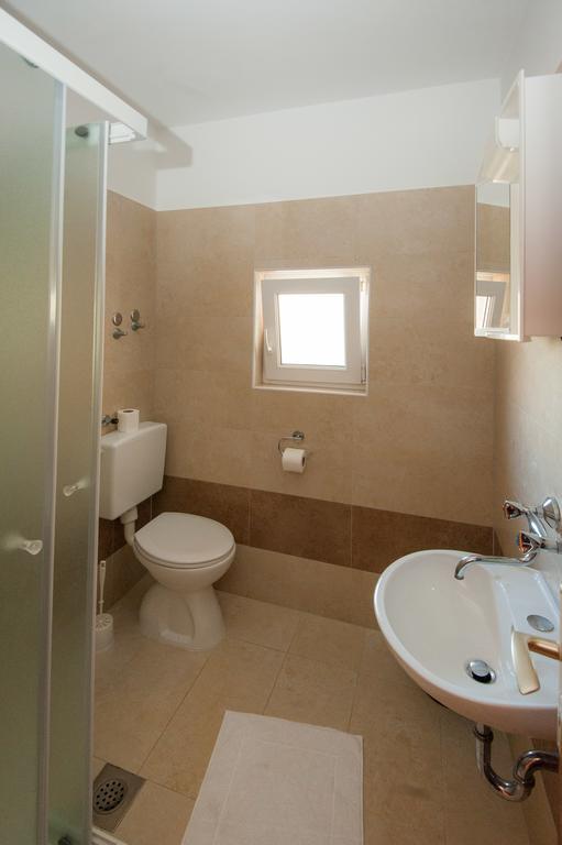 Apartments And Rooms Njivice Ngoại thất bức ảnh