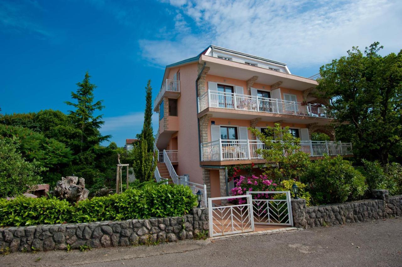 Apartments And Rooms Njivice Phòng bức ảnh